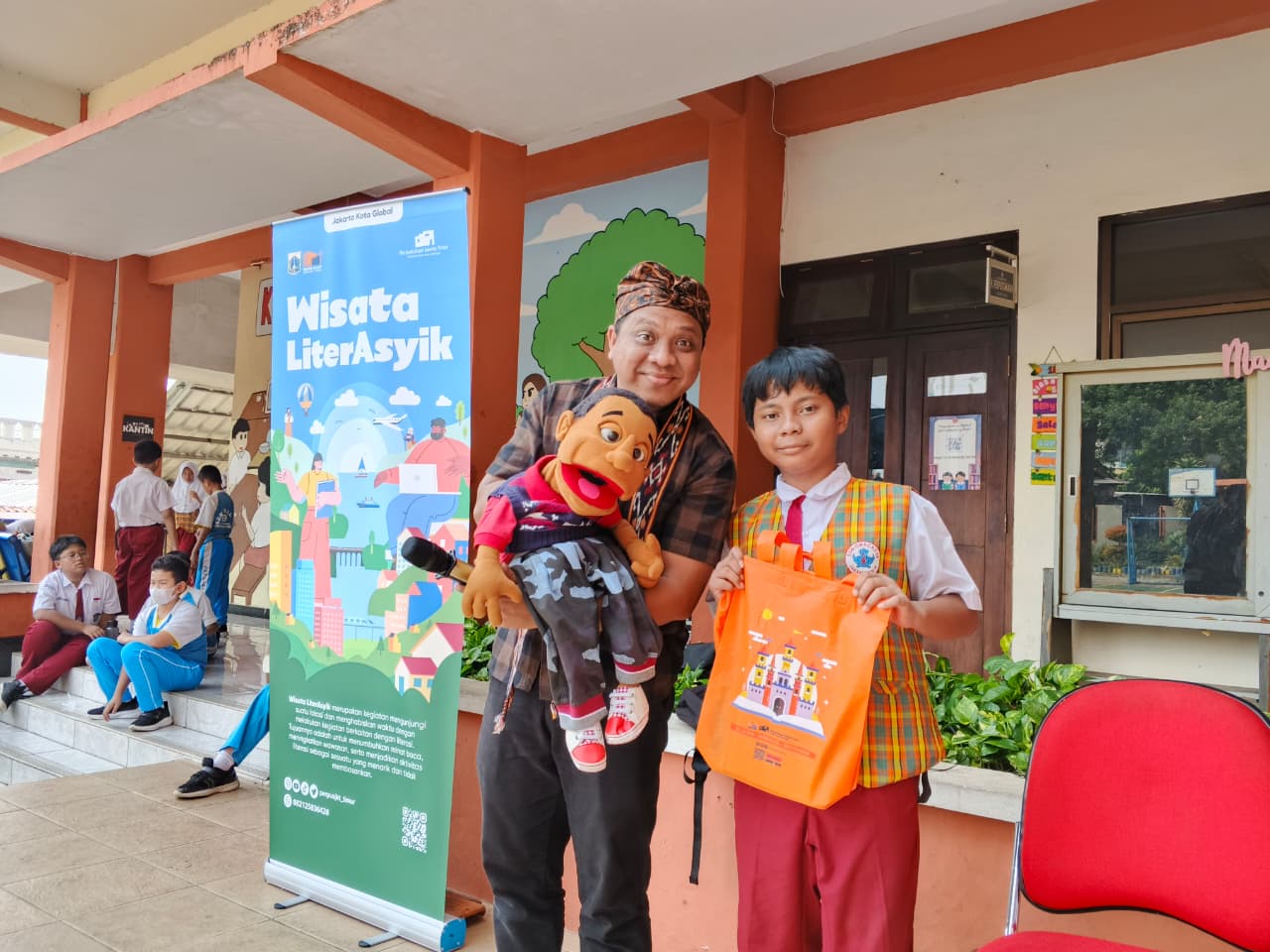 Wisata LiterAsyik Ke SDN Ciracas 09